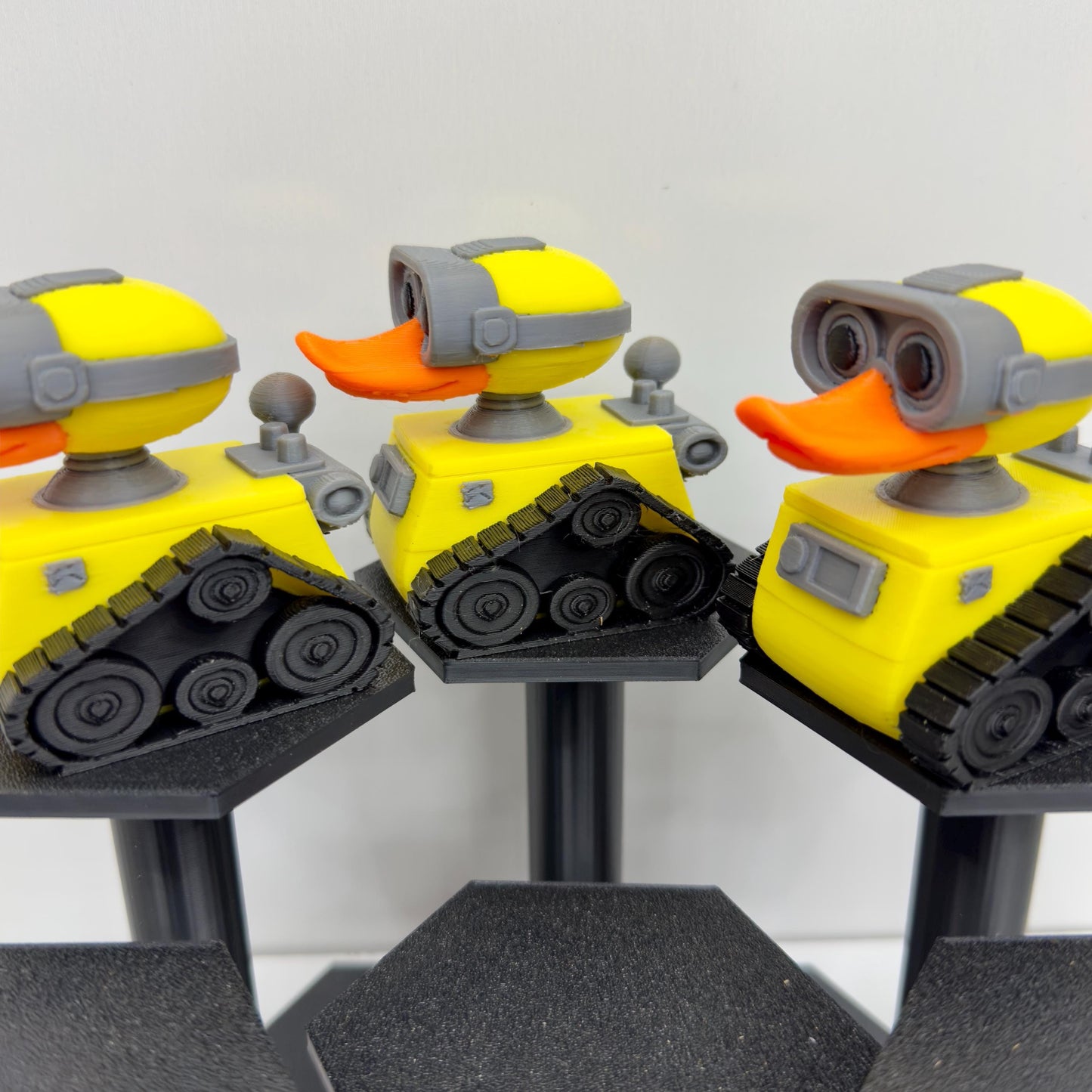 WALL-E Inspired Duck Figurine – 3D Printed Robot Duck for Desk or Dashboard Display