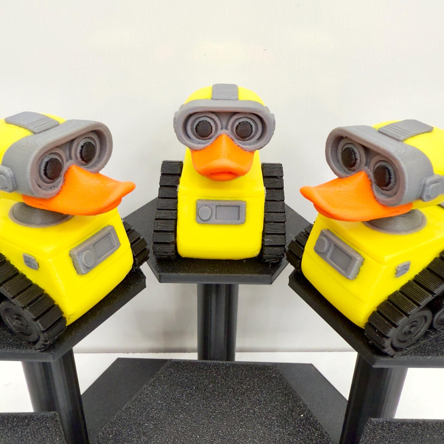 WALL-E Inspired Duck Figurine – 3D Printed Robot Duck for Desk or Dashboard Display