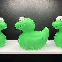 Lizard meme duck on a desk